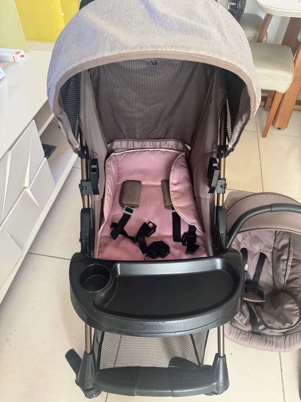 Carrinho de bebê + bebê conforto + base Galzerrano - Foto 4