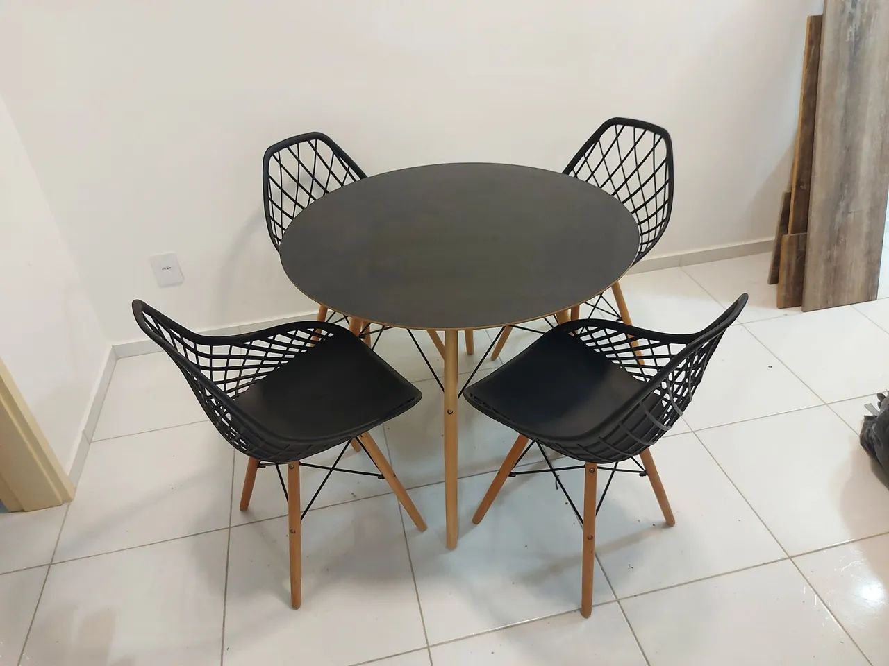 Conjunto de Mesa 90cm + 04 cadeiras - Foto 2