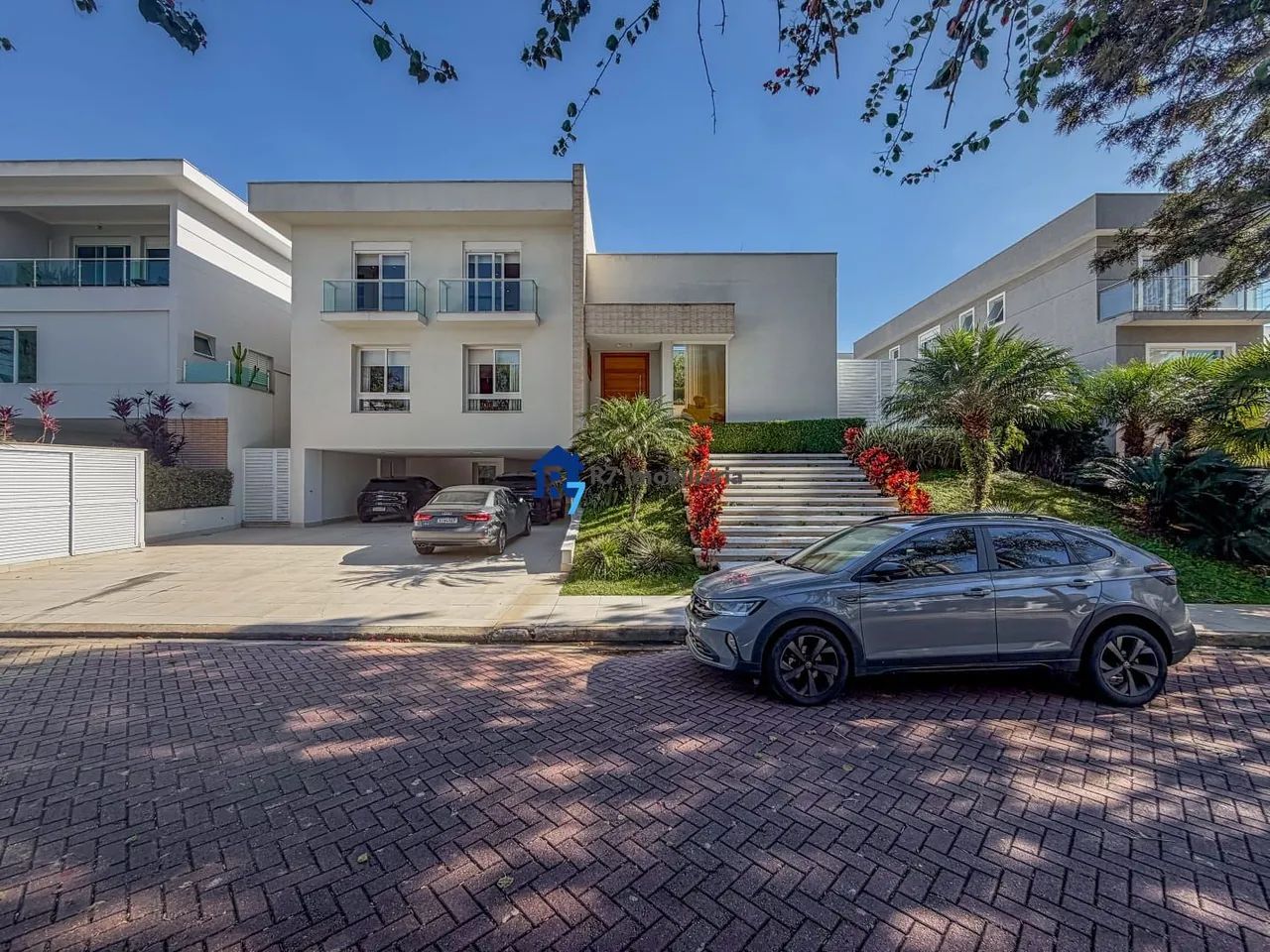 Casa a Venda no Codomínio Lorian Boulevard em Osasco com 05 suítes