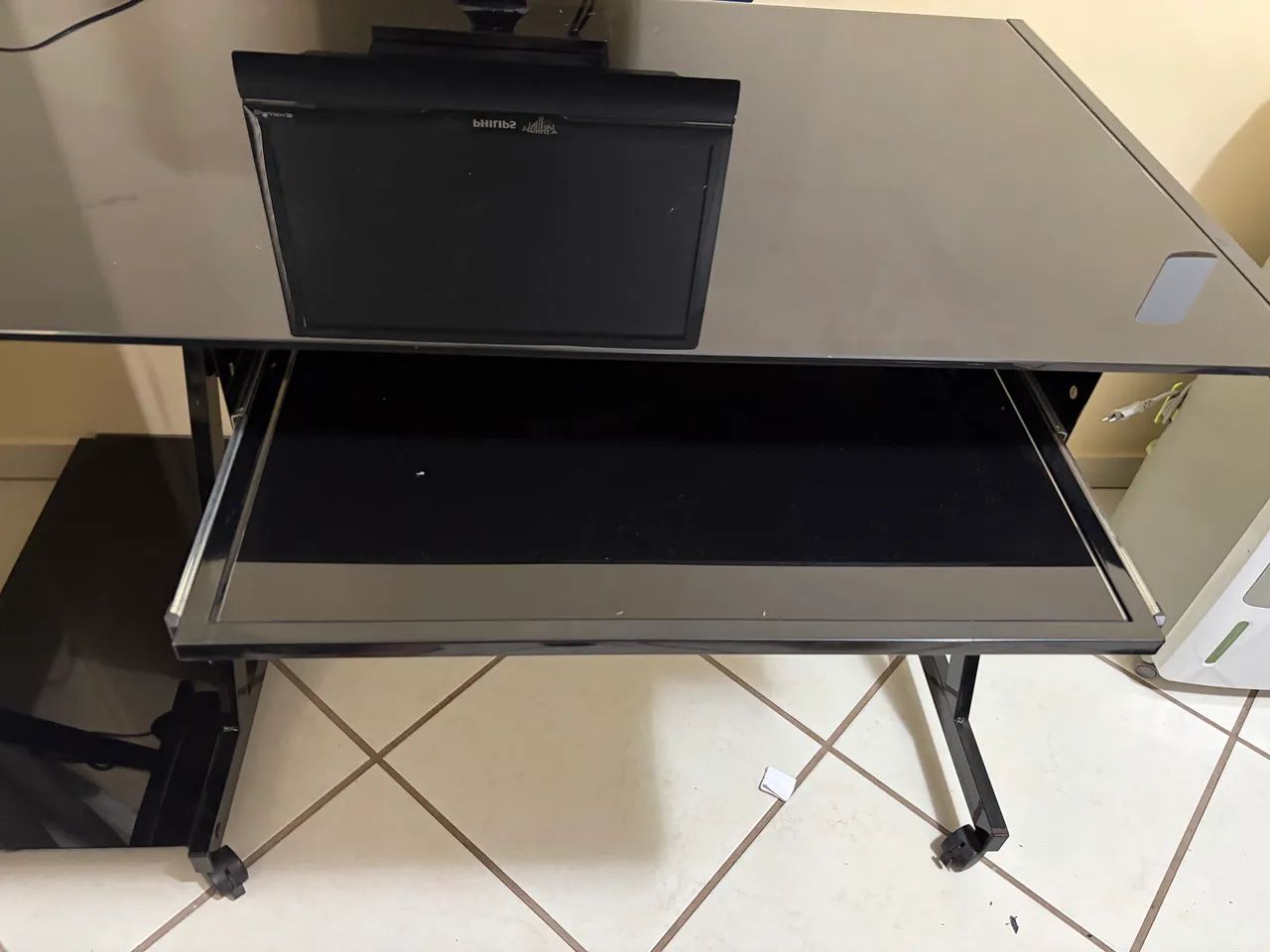 Vendo mesa para computadores e outros  - Foto 4