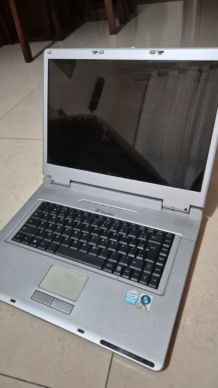 Notebook antigo Itautec Infoway Note W7645