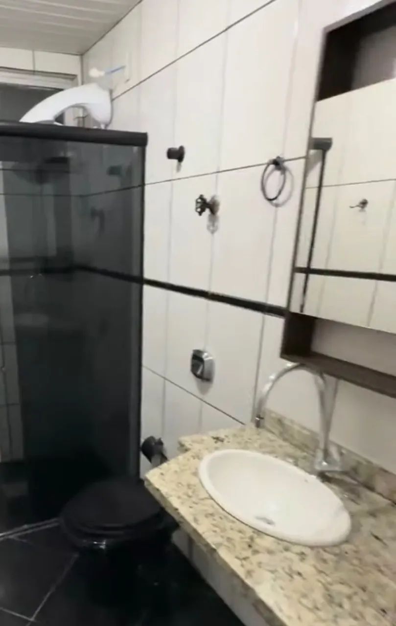 Pedra com cuba e torneira