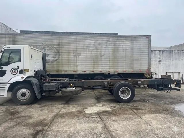 Ford Cargo 1317e 2012  - Foto 2