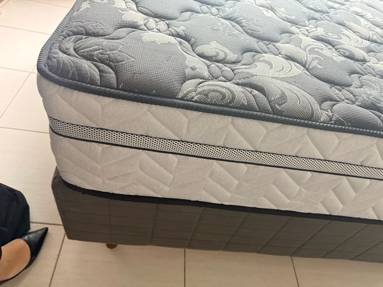 Cama box Queen 3 meses de uso - Foto 3