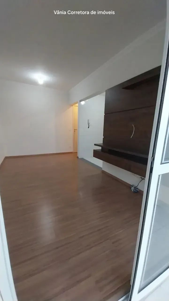 Apartamento 2 dormitórios, sala com sacada, condomínio doce vida. - Foto 5