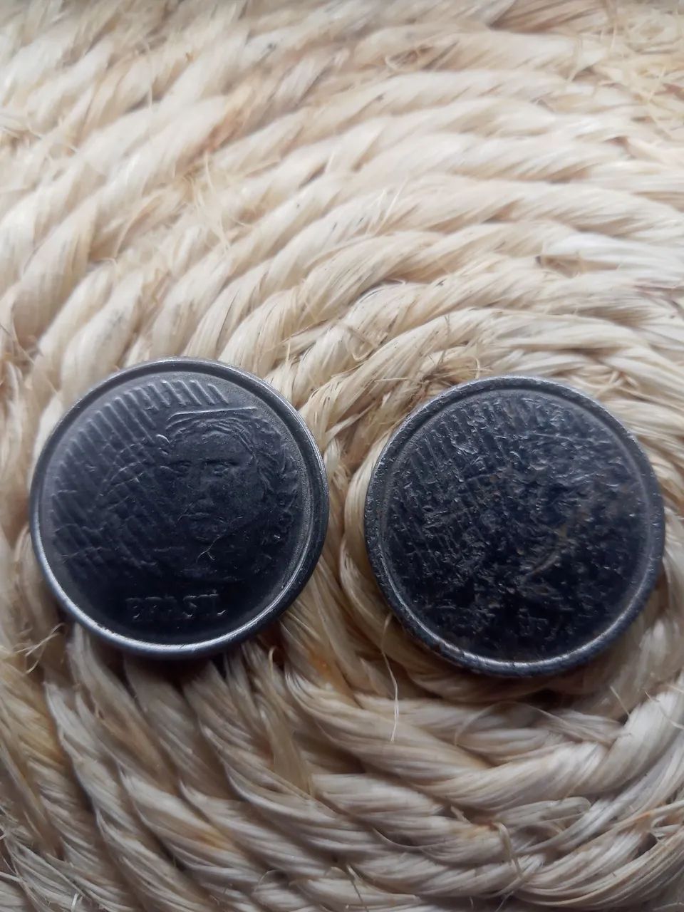 Moedas de 1centavo de 1997 e 1994 com marcas de uso - Foto 4
