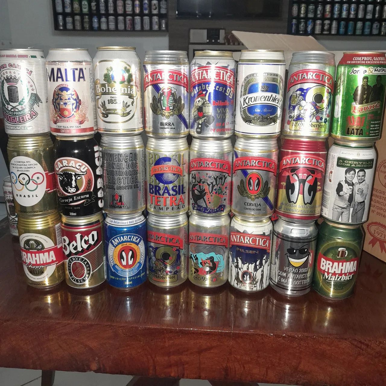 Colecao de 24 latas de cervejas brasileiras antigas 