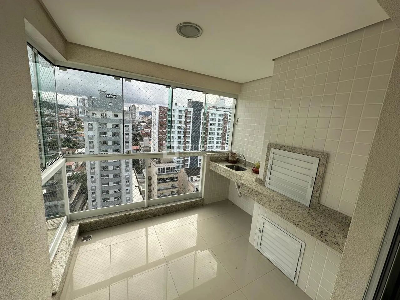 Apartamento em Jardim Atlântico - São José, SC