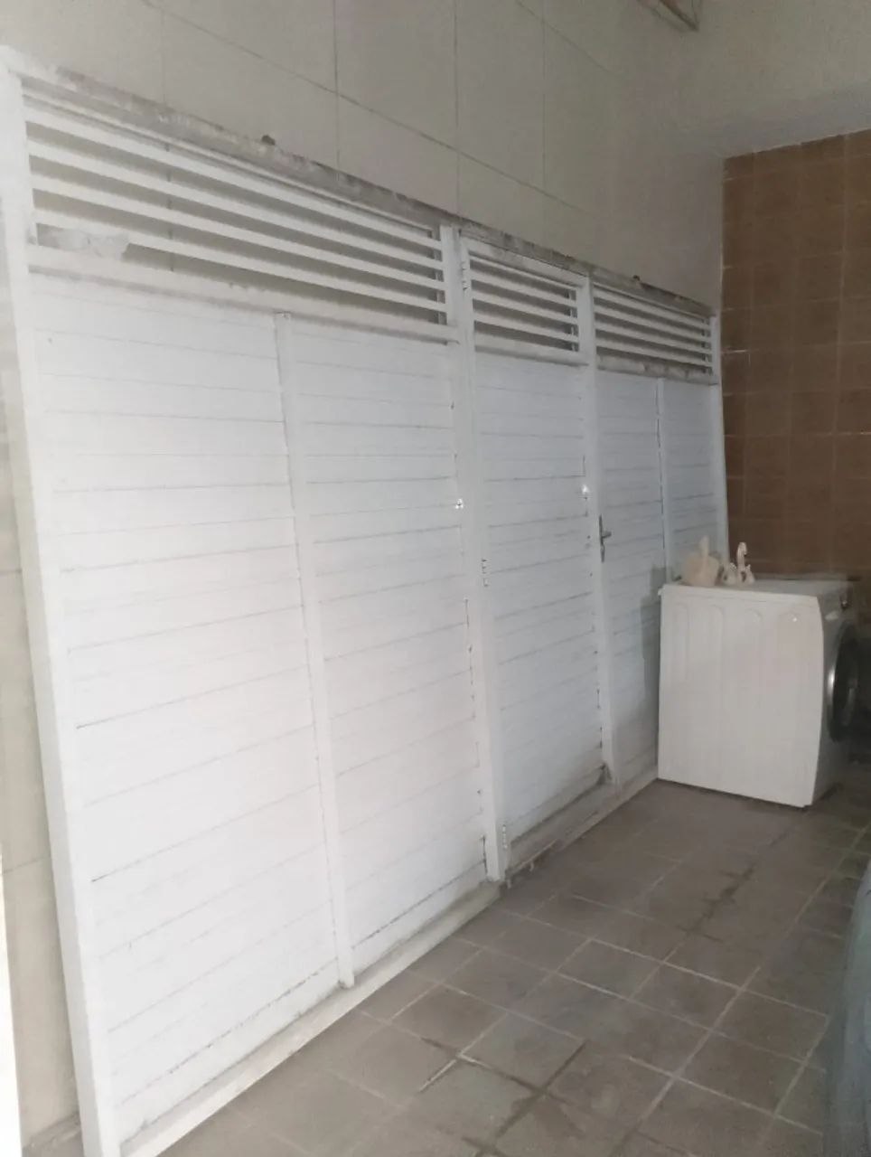 Portão alumínio branco, com portão de pedestre