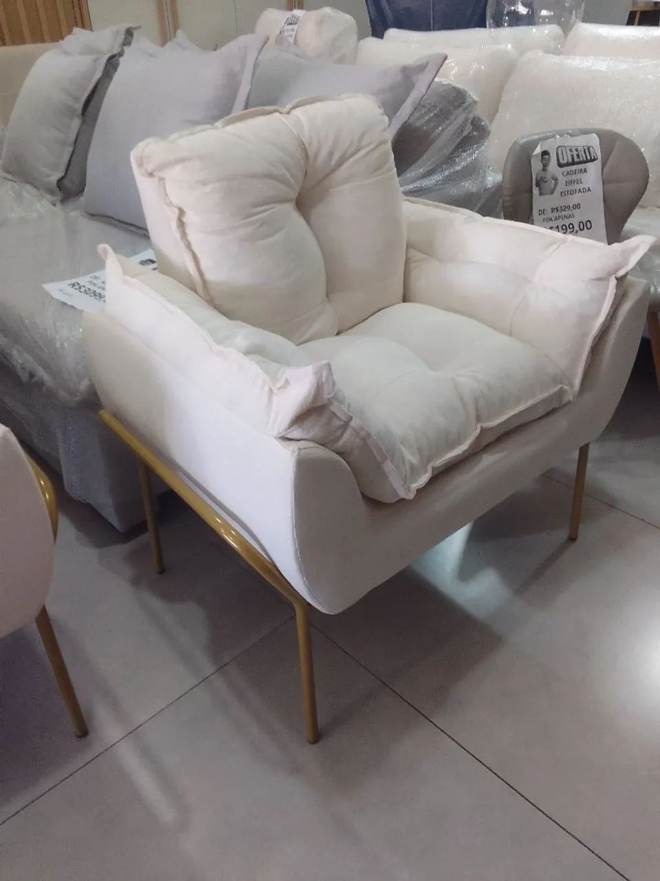 Poltrona Opala pés de ferro 