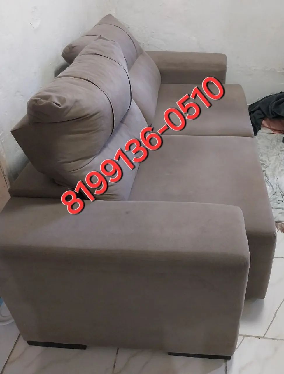 Vendo todos os móveis na foto