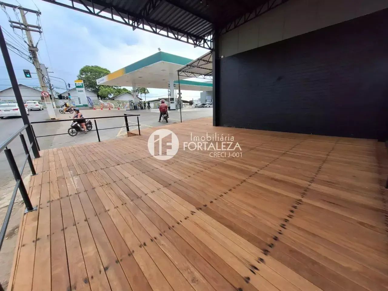 ALUGO SALA COMERCIAL NO POSTO LEBLON COM DECK - Foto 4
