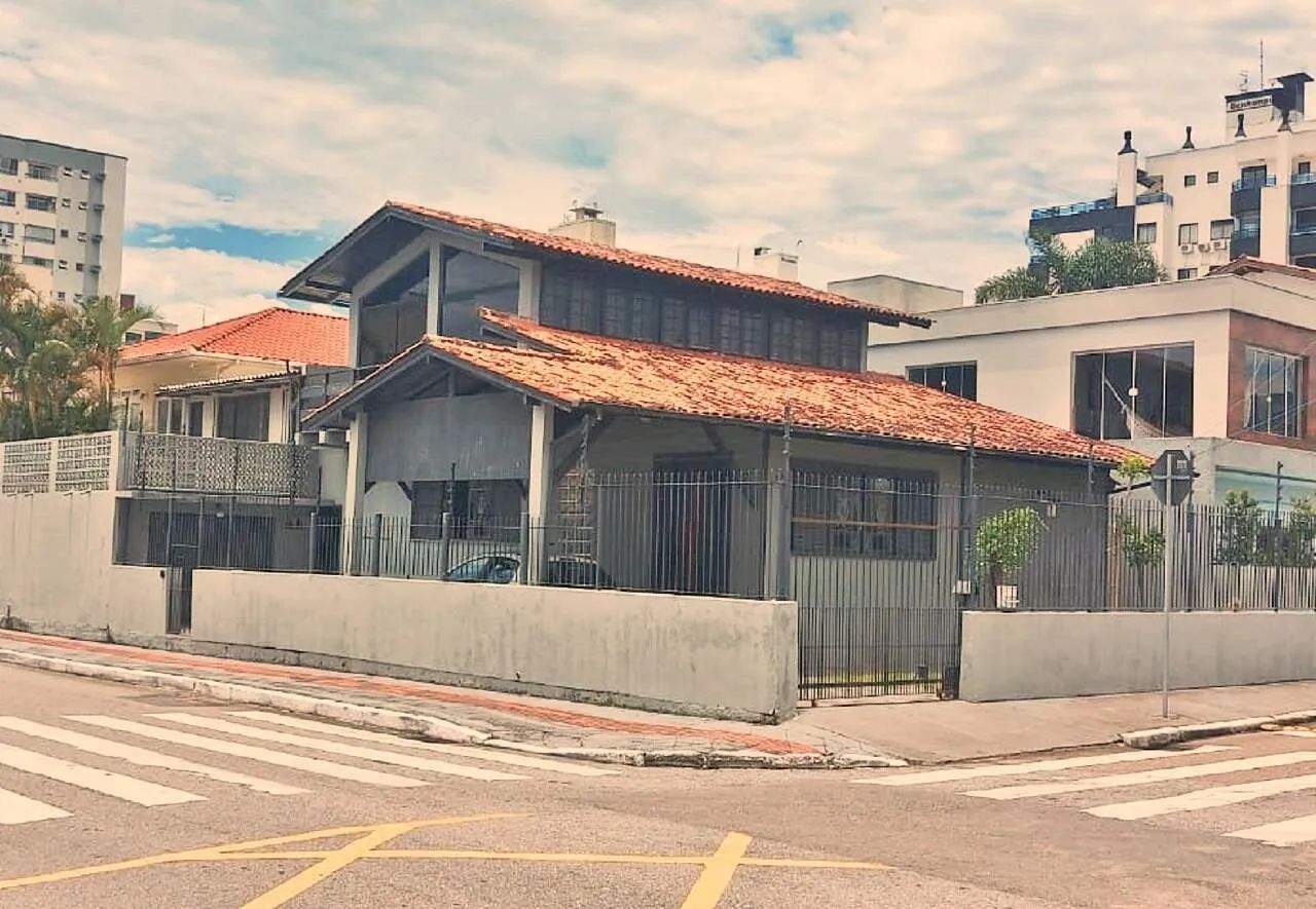 Casa à venda, 4 quartos, 4 vagas, Balneario - Florianópolis/SC