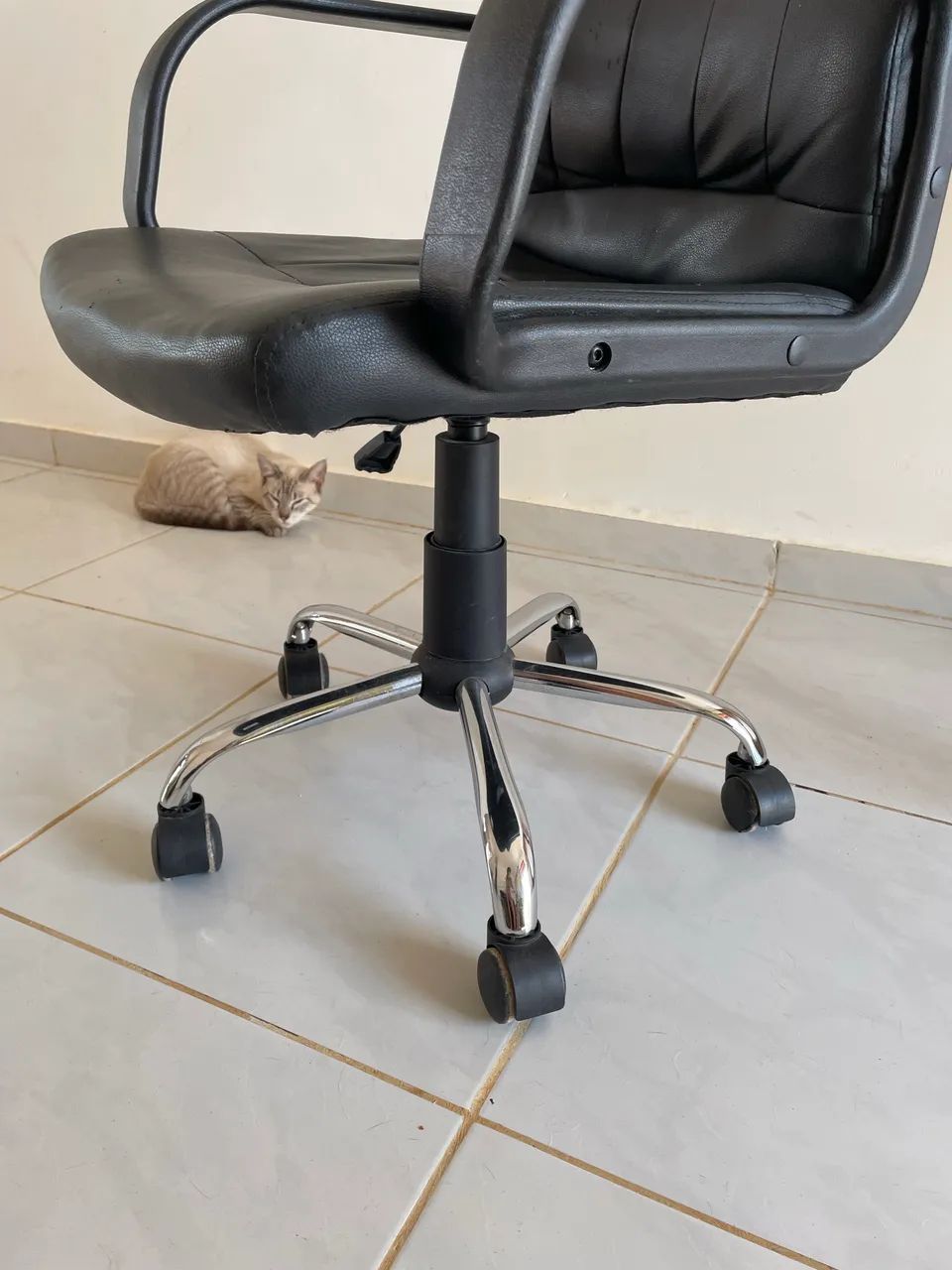 Cadeira giratória home office 