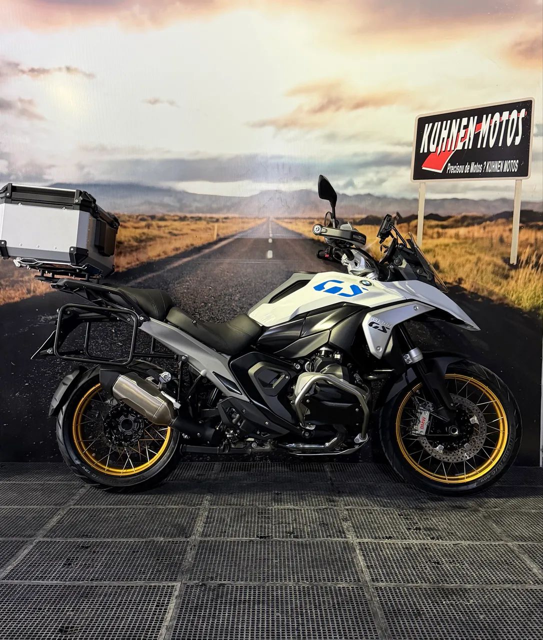 BMW R1300 Plus 2024 Apenas 7.700km  - Foto 2