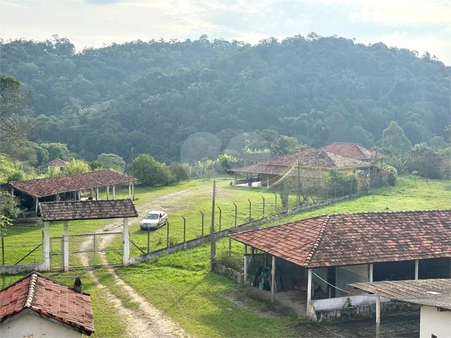 Sitio Guararema 48950 m²