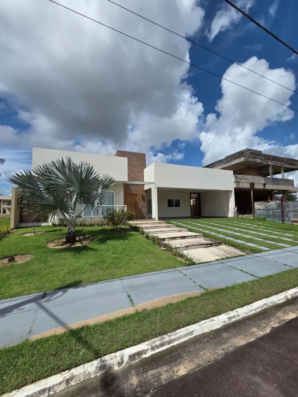Jardins Coimbra  Casa com 4 Suítes, Piscina e 380 m²