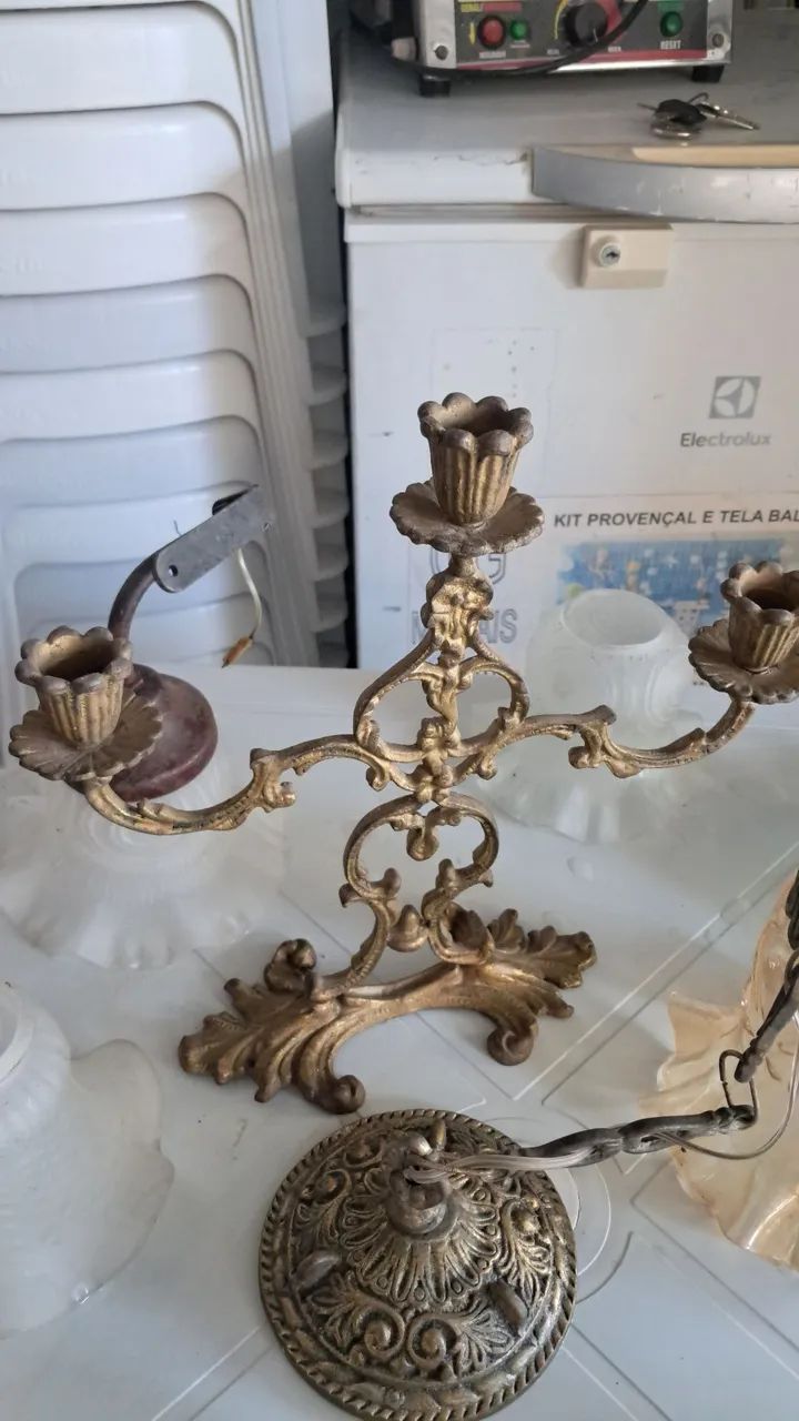 Abaju de bronze e peças  - Foto 3