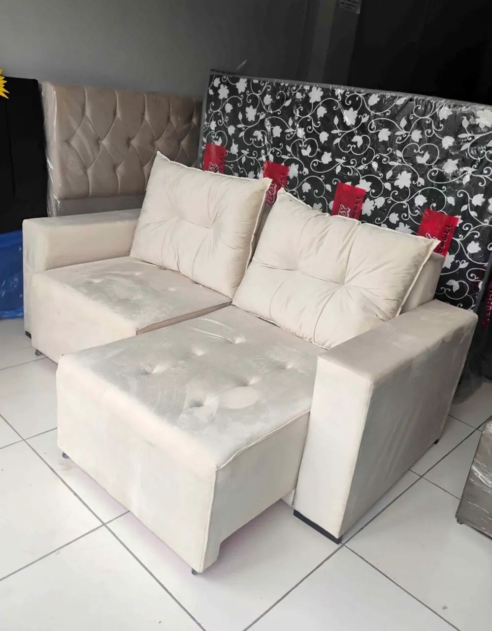 Sofá retrátil disponível na promoção entrega grátis 