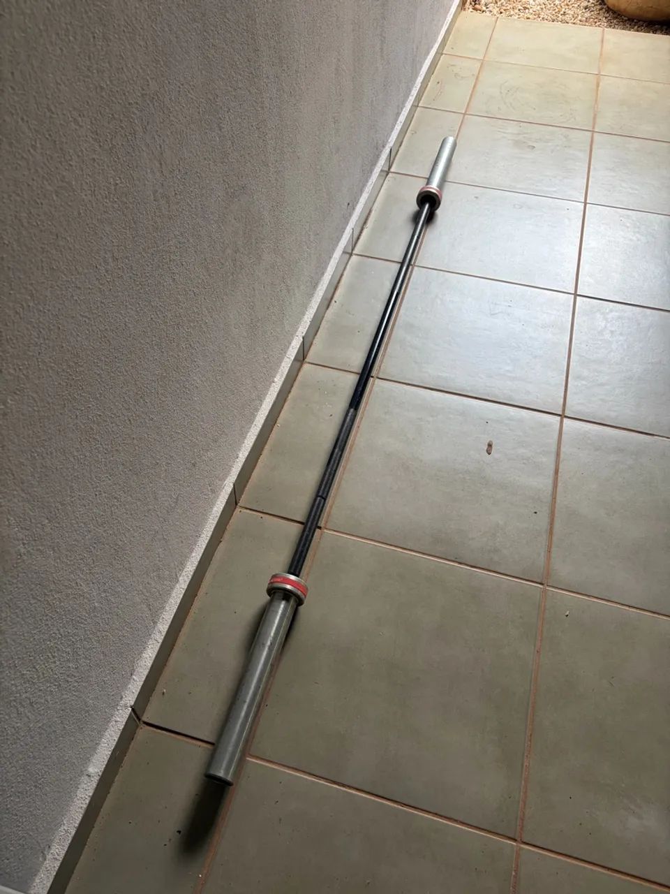 Barra olímpica e anilhas