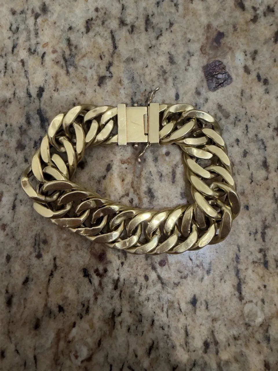 Pulseira de ouro 41 gramas .