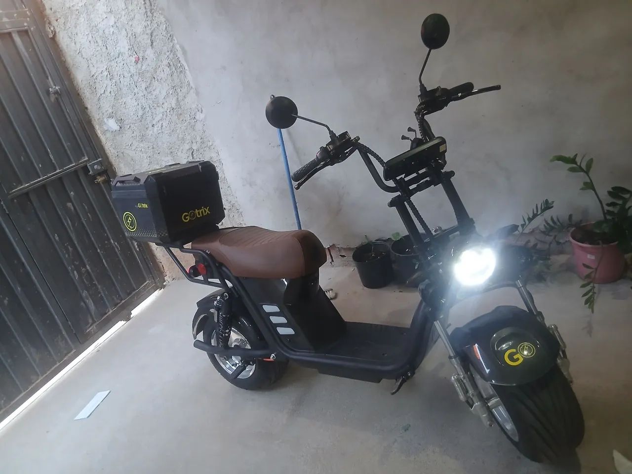 Scooter eletrica x13 plus com caixas de som e bau - Foto 2