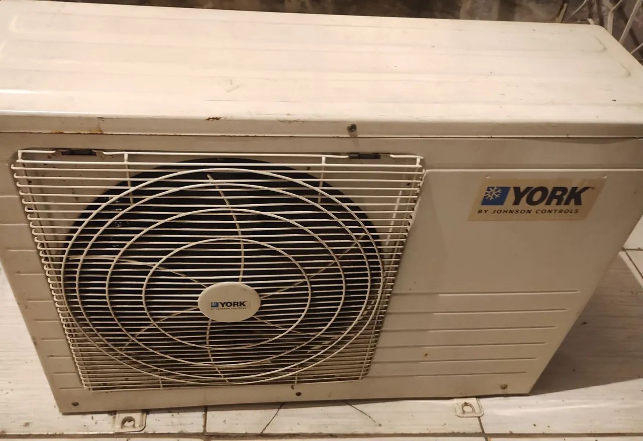 Vendo essa condensadoras 12 mil BTUs só está sem o compressor 