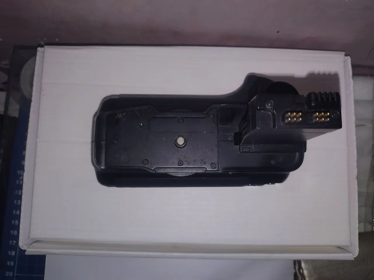 Grip para câmera DSLR aceito negociar mande o modelo da câmera para eu ver se e compativel - Foto 2