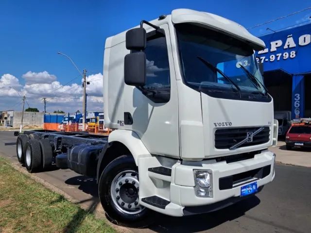 Volvo VM 260 6X2 Chassis - (2008) - Foto 3