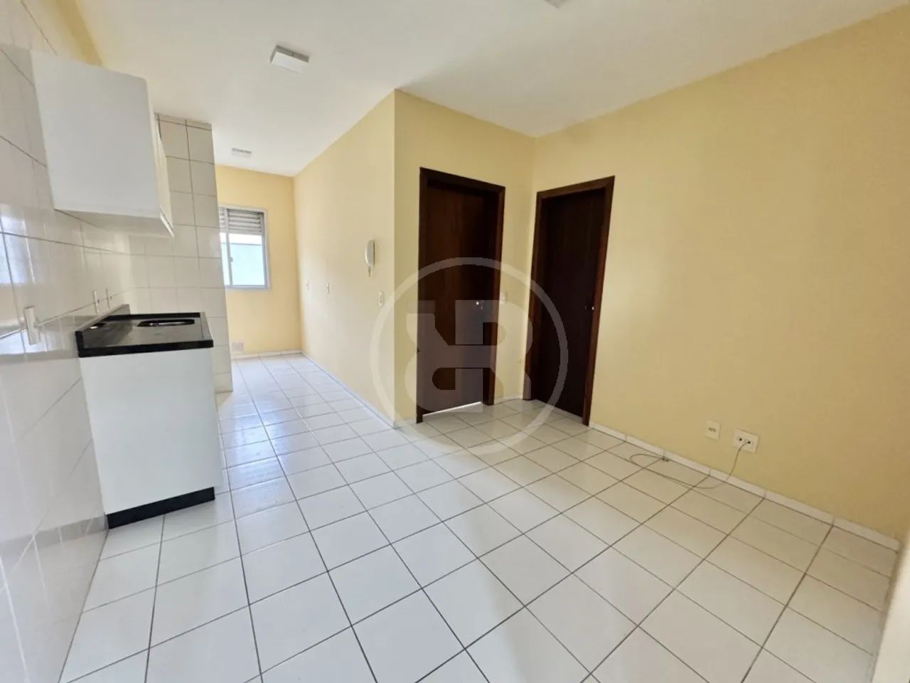Apartamento Semimobiliado de 1 dormitório com sacada para Alugar na Vila Nova em Blumenau/