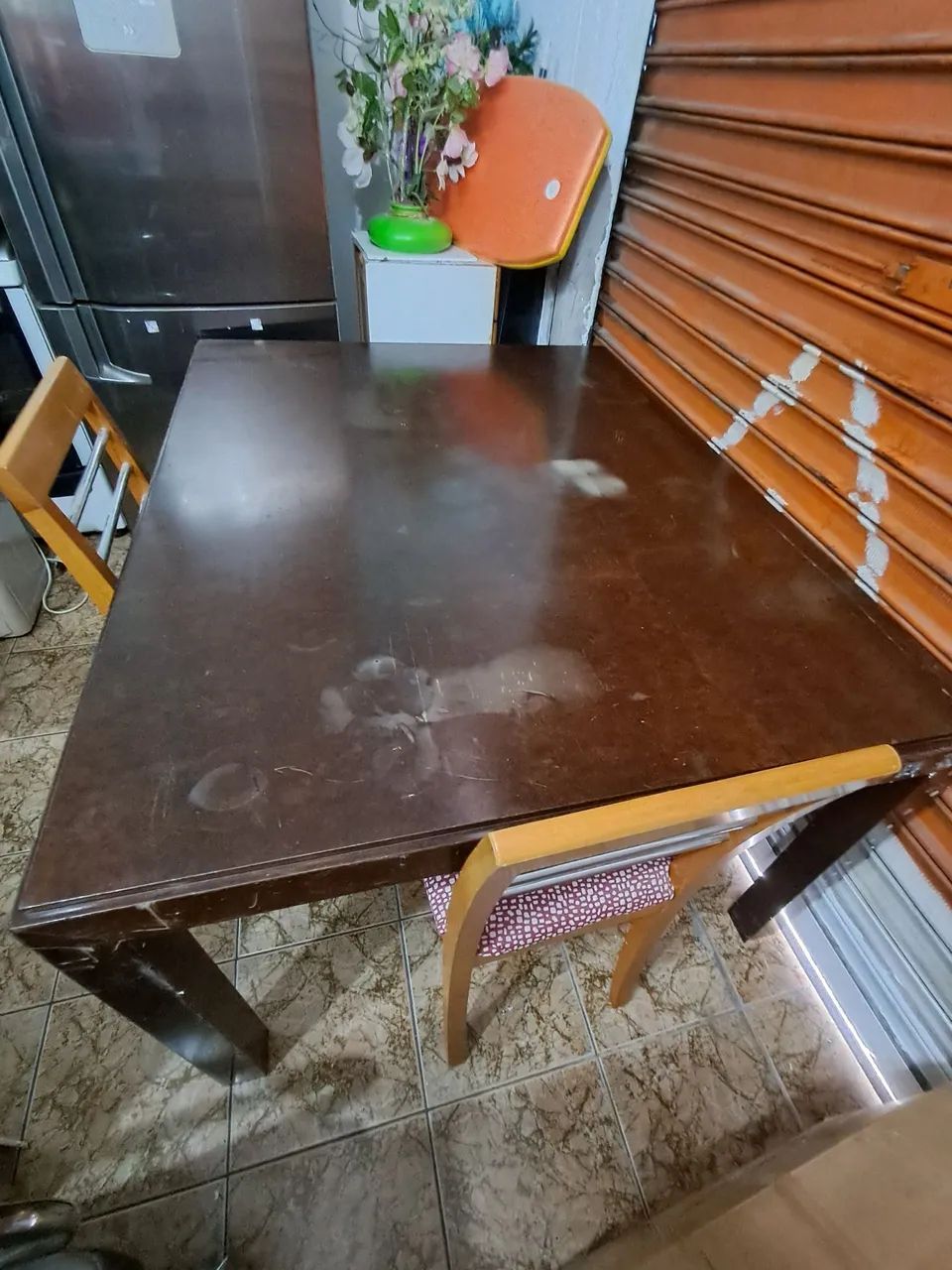 Mesa com 4 cadeiras madeira  - Foto 2