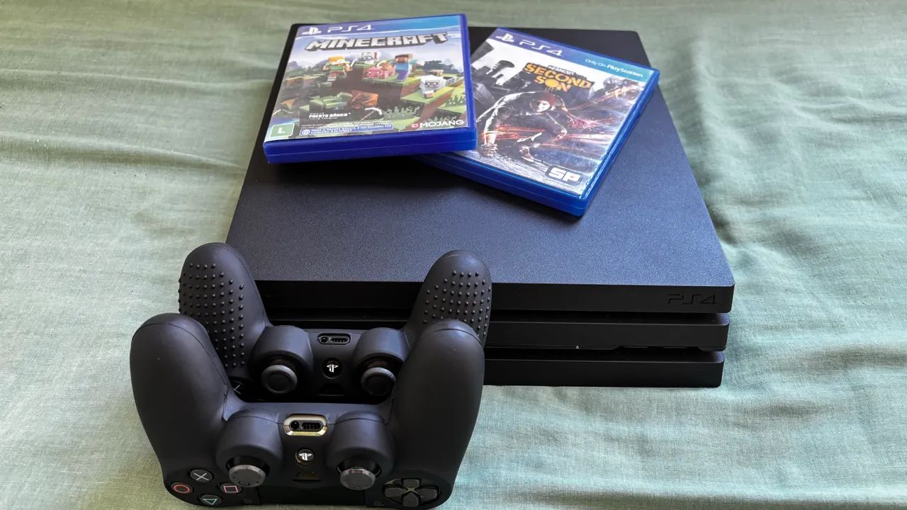 Ps4 pro Com 2 controles + Jogos 