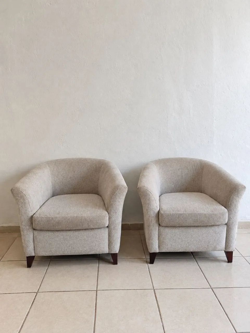 Duas poltronas bege  - Foto 2