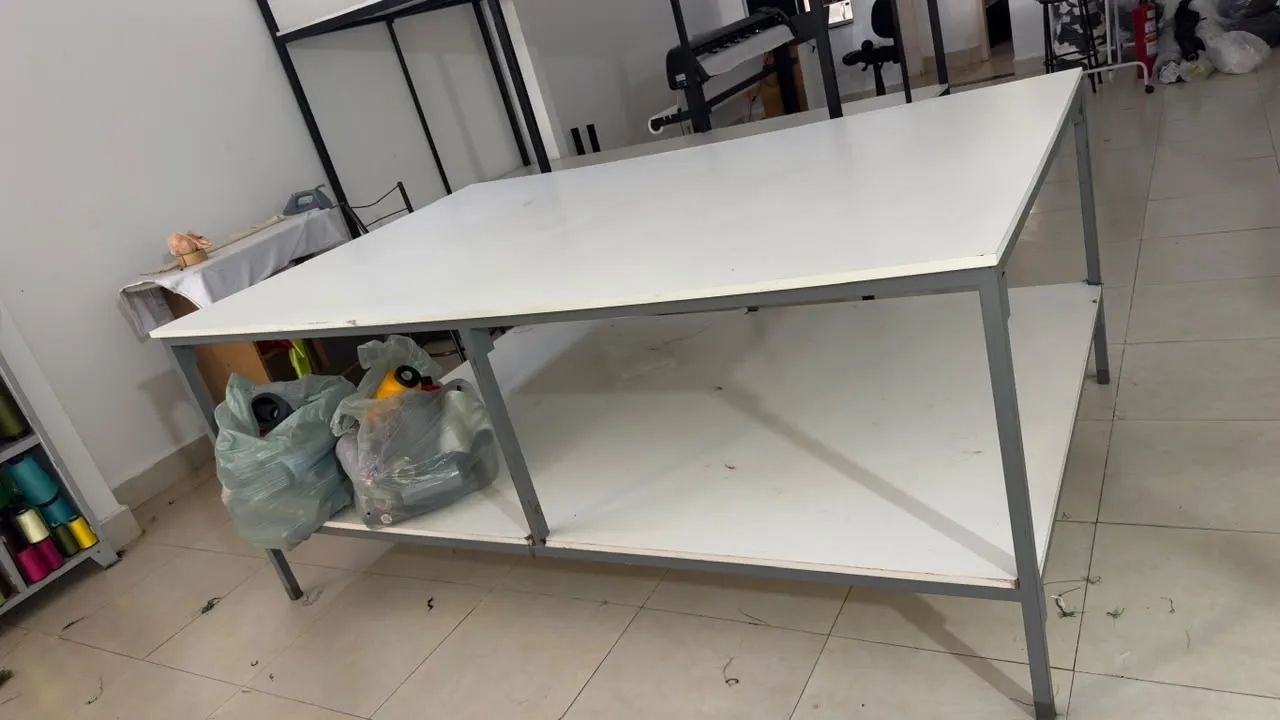 Mesa de corte desmontável 220 de comprimento e 145 largura - Foto 2
