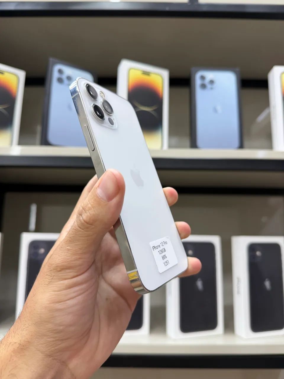 IPHONE 12 PRO 128GB BRANCO SEMI NOVO PROMOÇÃO MARÇO - Celulares e