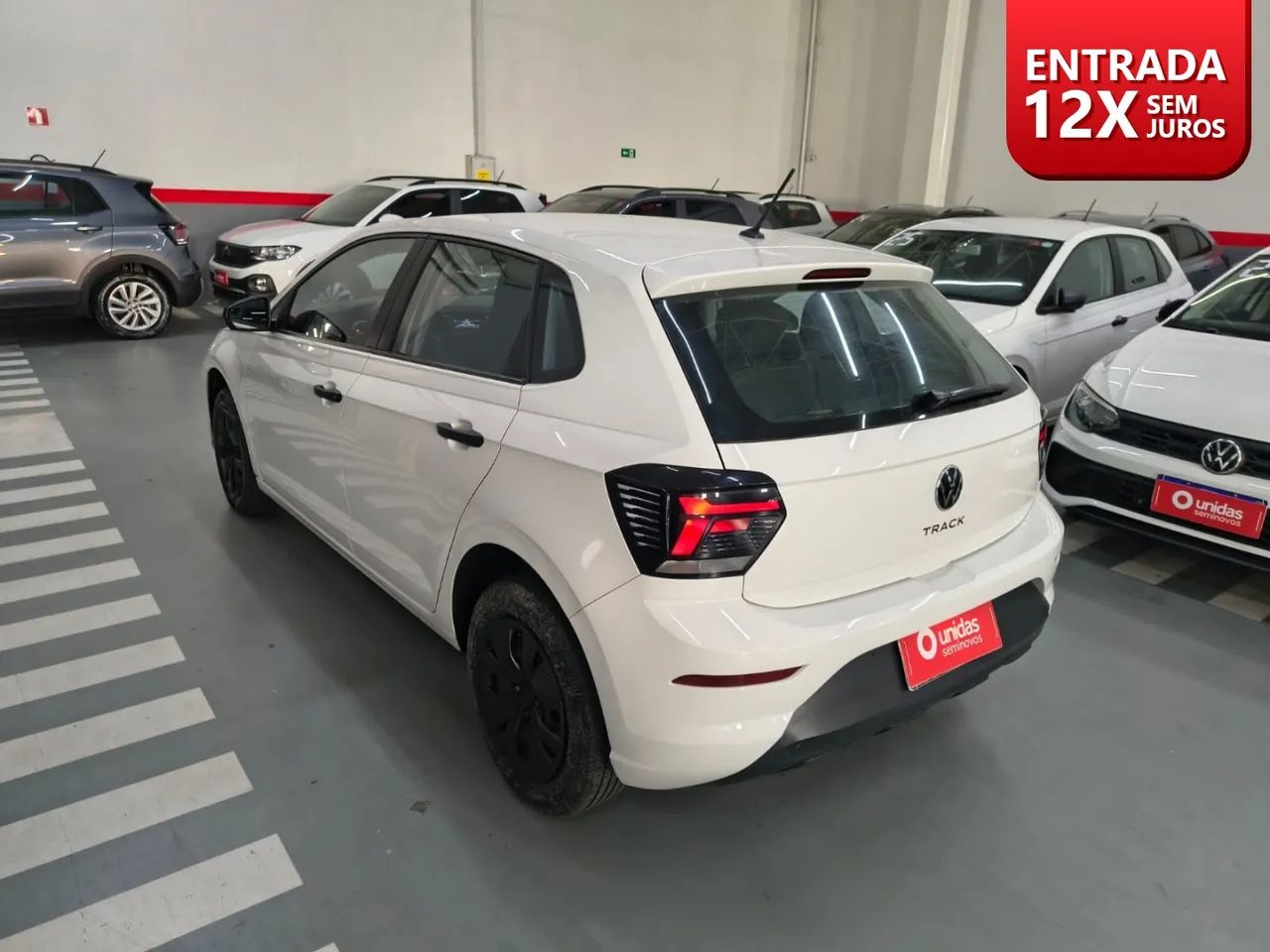Volkswagen Polo Track 1.0 Flex 12V 5p, foto 4 de 10