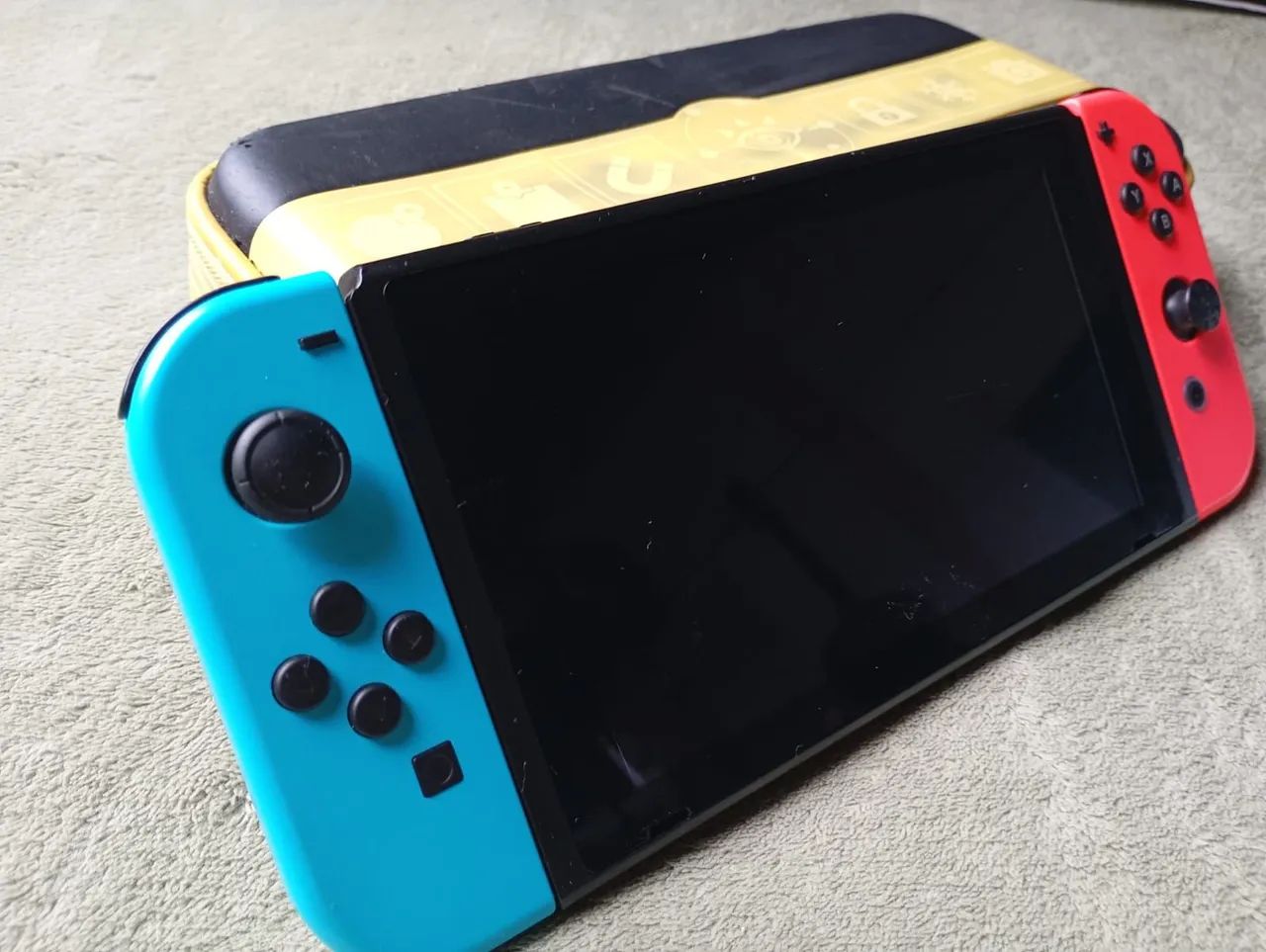 NINTENDO SWITCH ORIGINAL - VERMELHO E AZUL - Foto 2