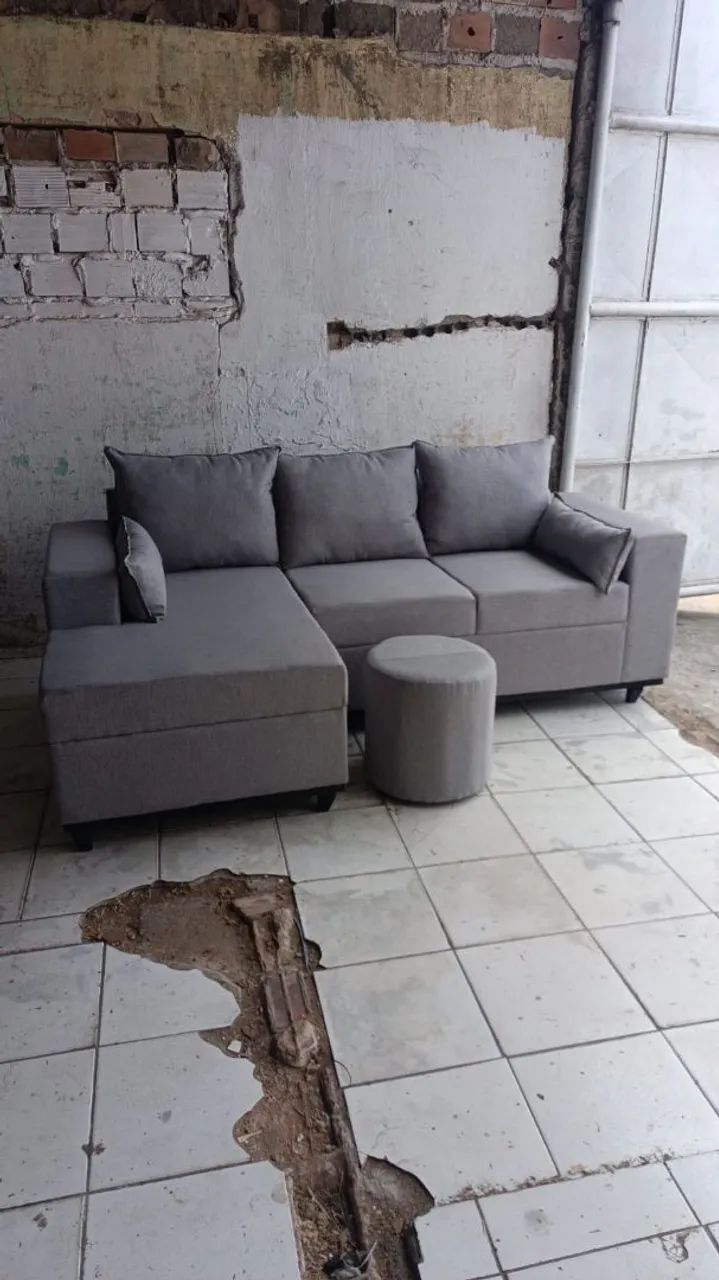 Sofá retrô com chamise 