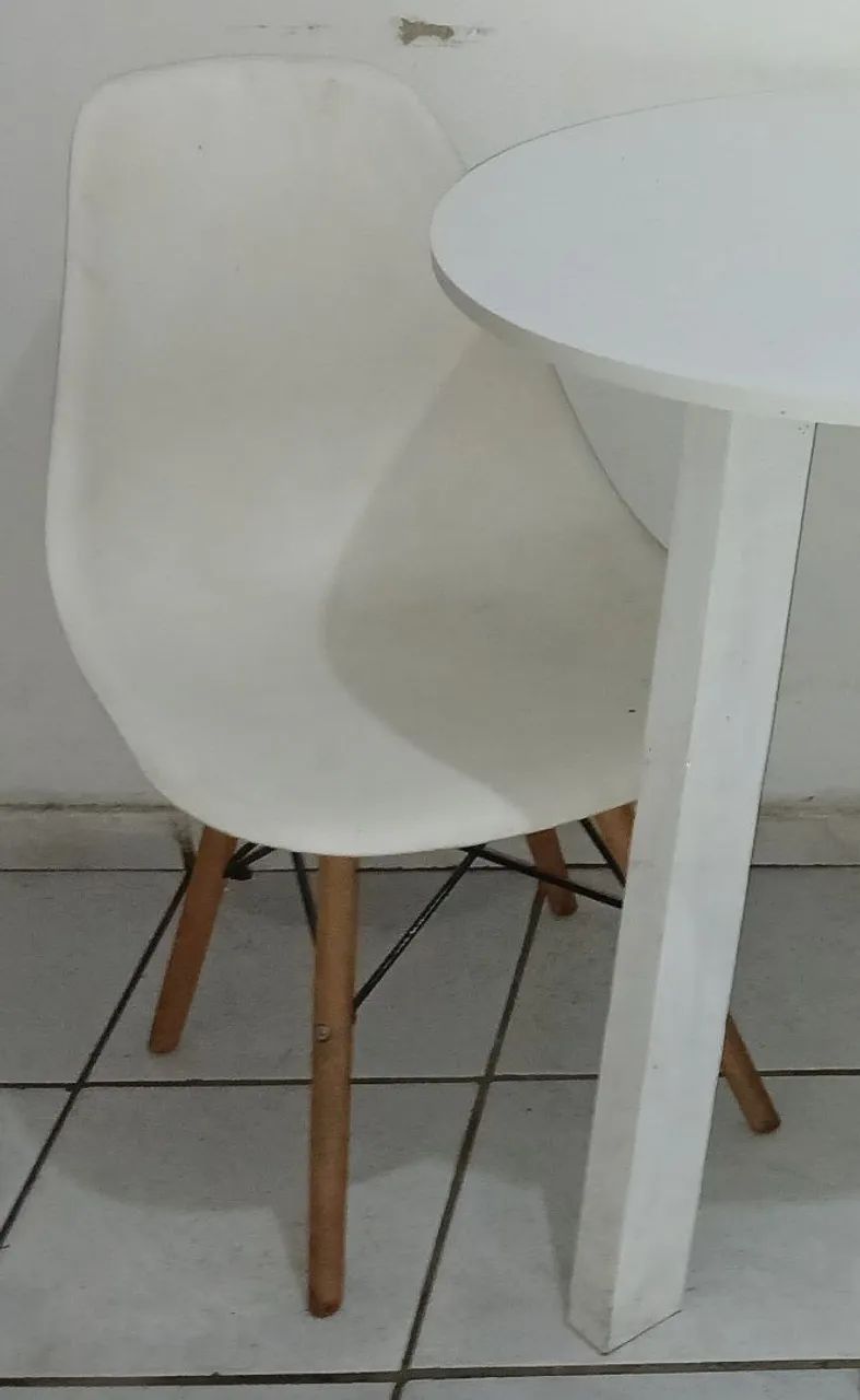 Cadeiras pés palito 80 cada