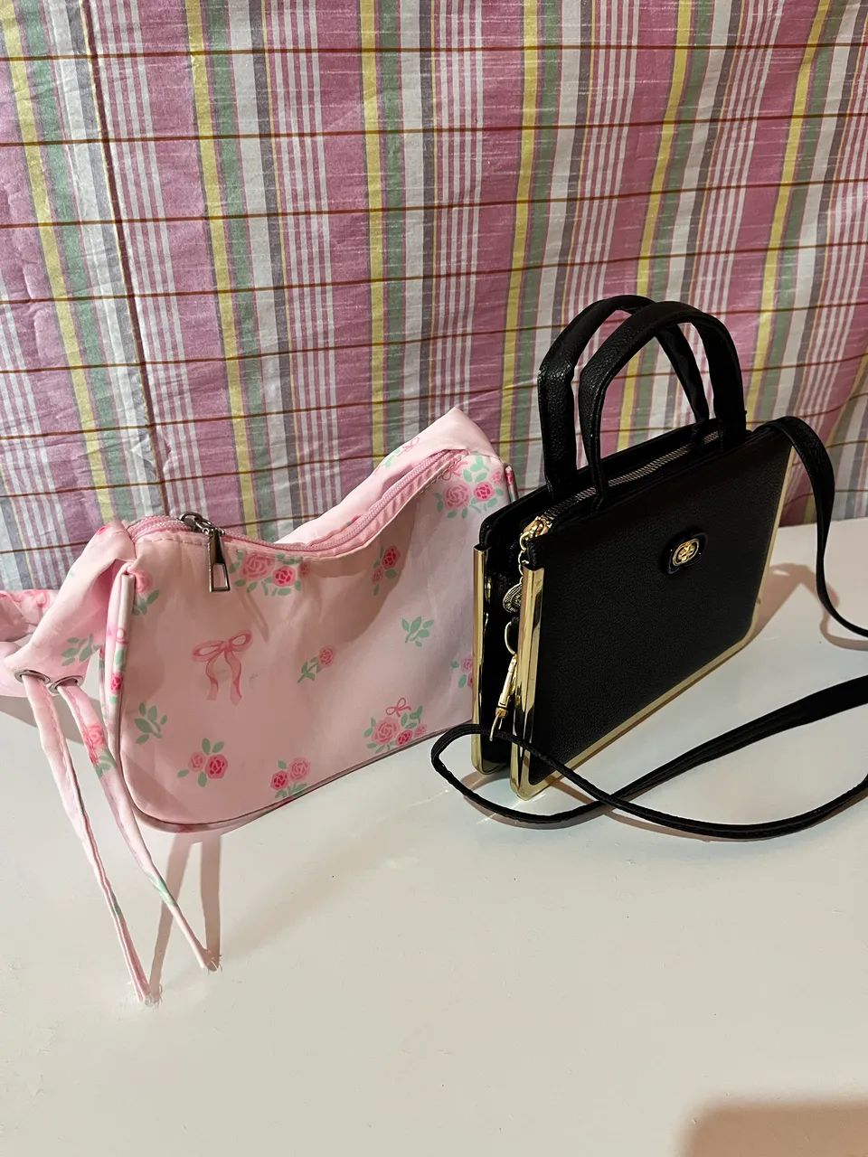 Kit Duplo de Bolsas (Rosa Floral + Preta Clássica)