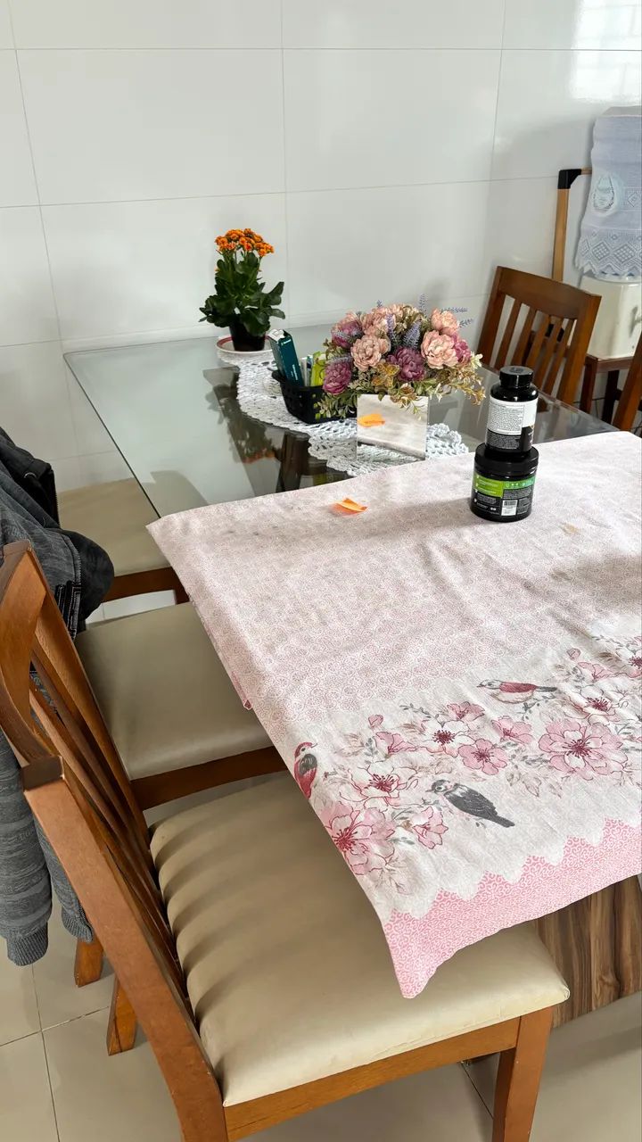 Mesa de vidro com 6 cadeiras  - Foto 2