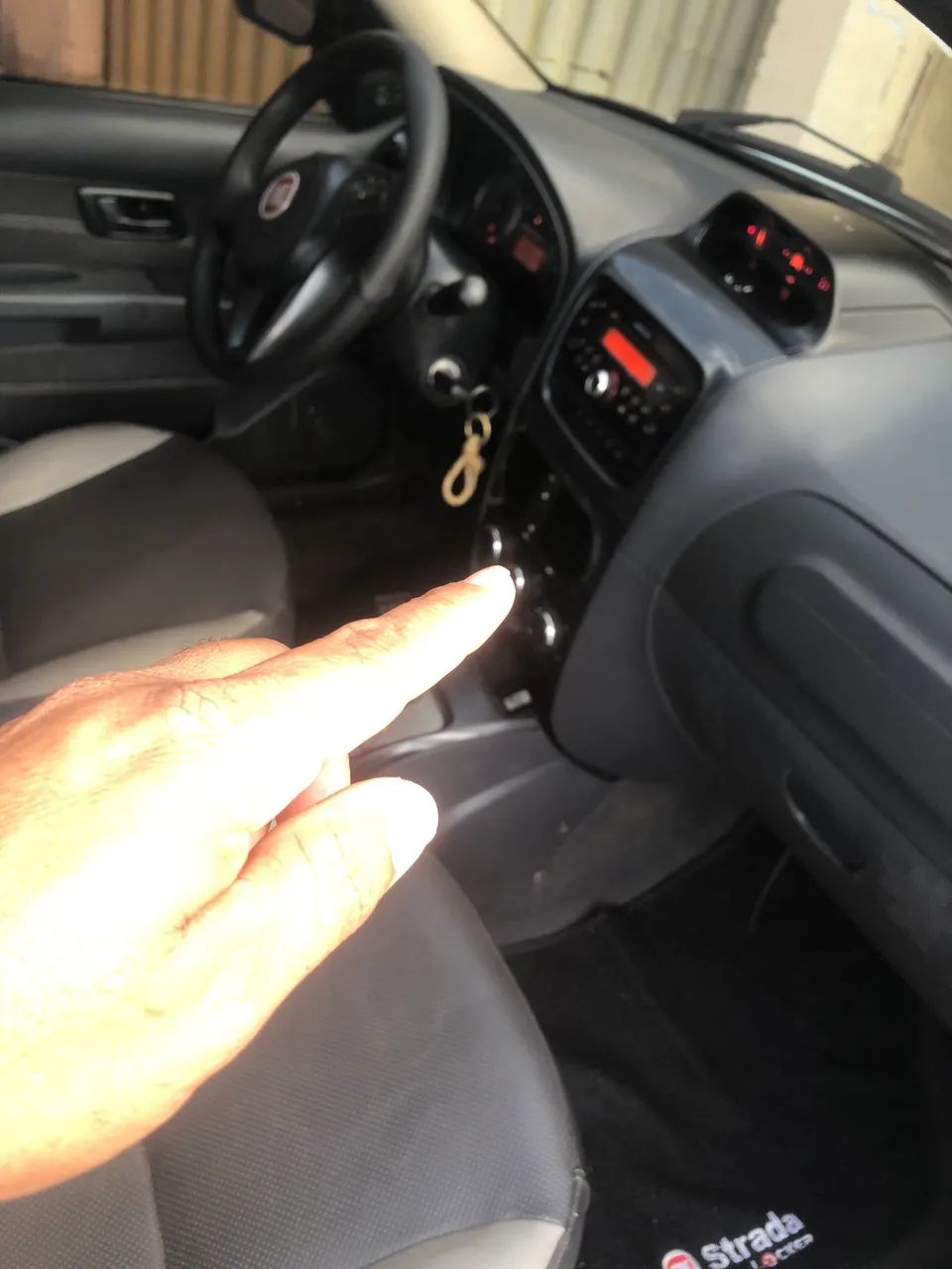 Fiat Strada Adventure1.8/ 1.8 Locker Flex CD 2014 - Foto 3