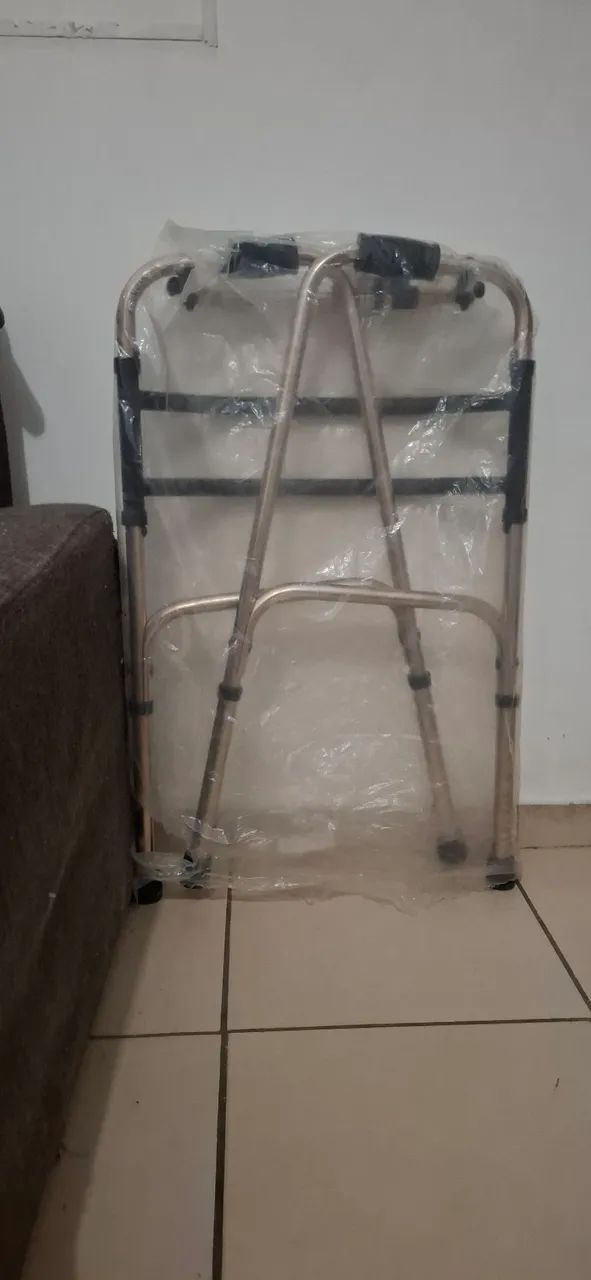 Andador ortopédico em alumínio