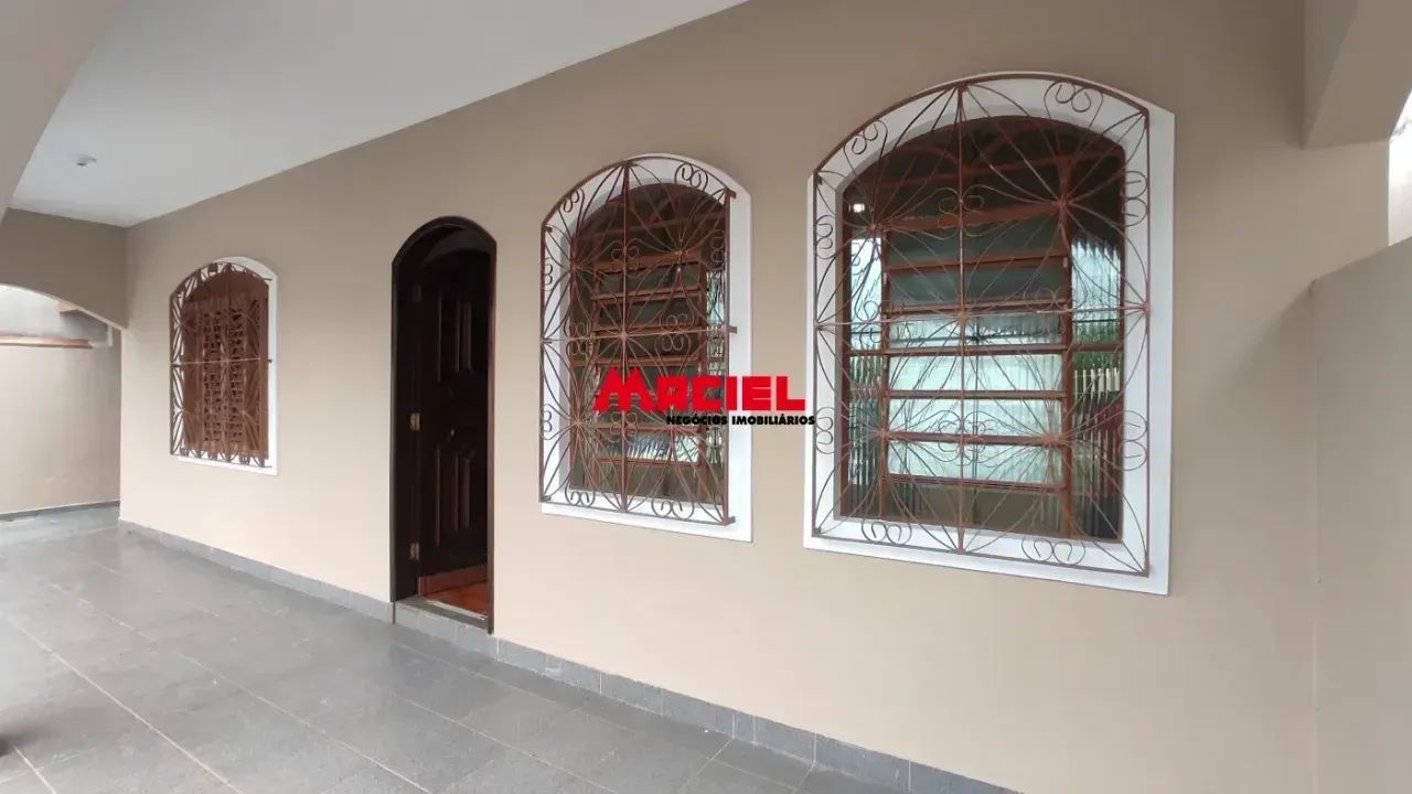 Imóvel para aluguel possui com 3 quartos