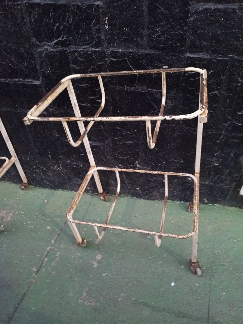 Mesa de ferro antiga 100 $ cada unidade 