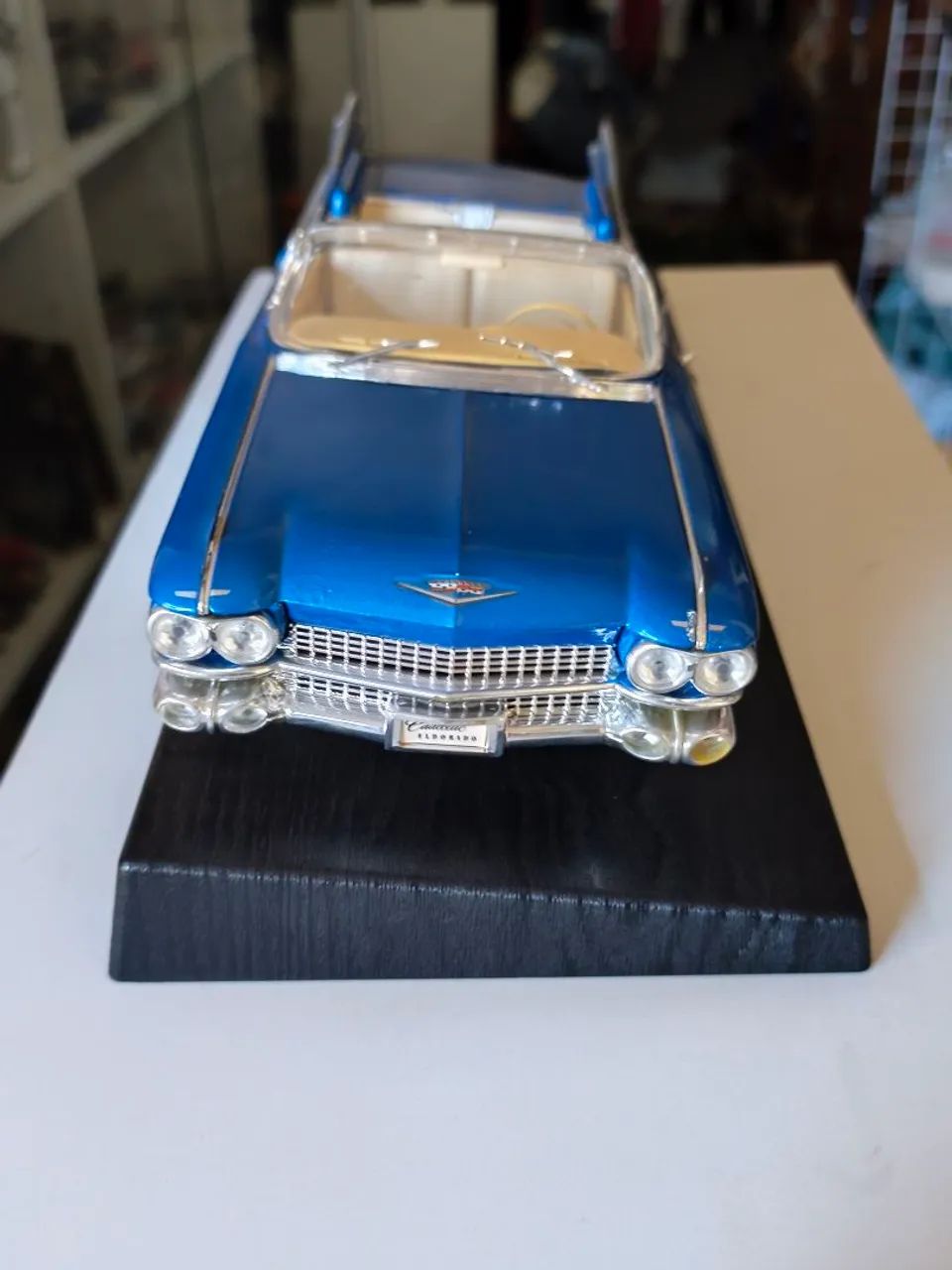 Carrinho miniatura Cadillac Eldorado 1959 1:18 - Foto 4