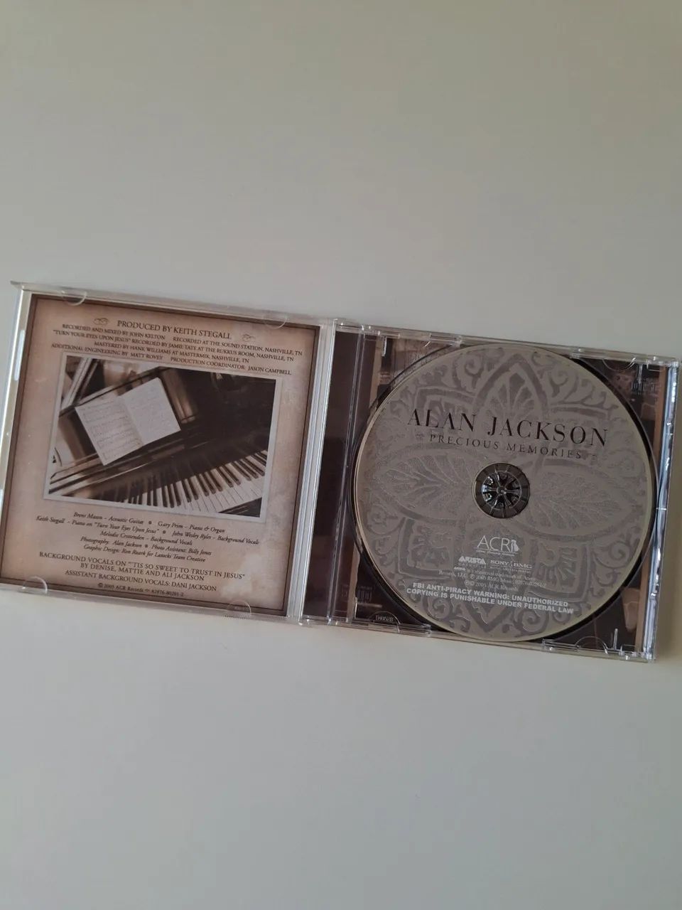 CD original Alan Jackson - Precious Memories (impecável) - Foto 2