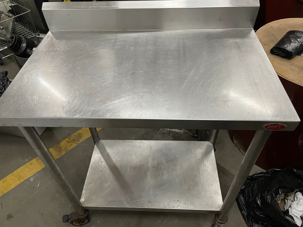 Bancada inox Cozil 80 X 50 com espelho e rodízio 