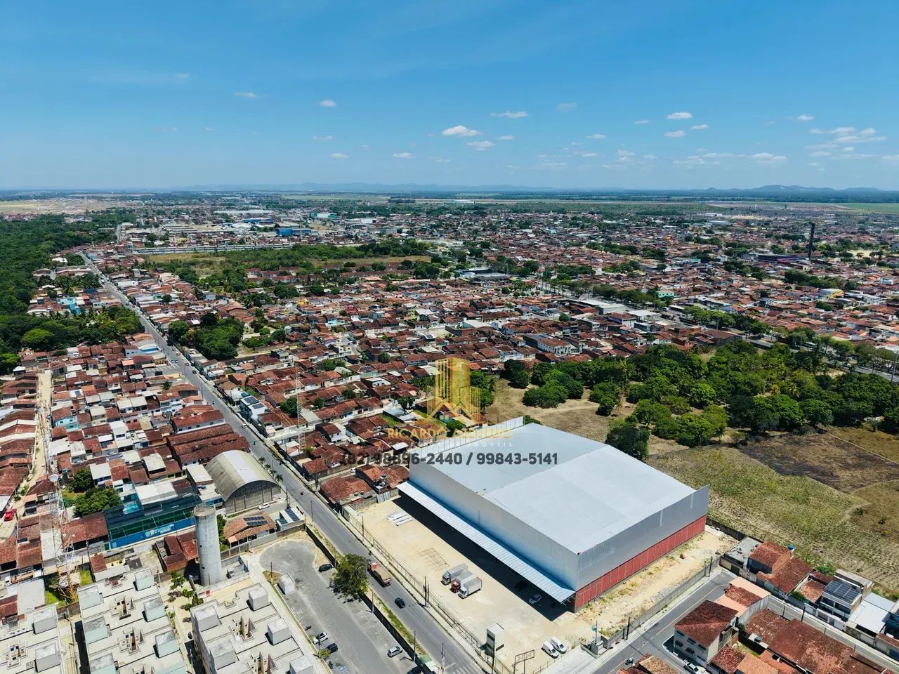 Galpão com 1.279m², 03 Docas com plataformas, Mezanino e banheiros - Foto 4