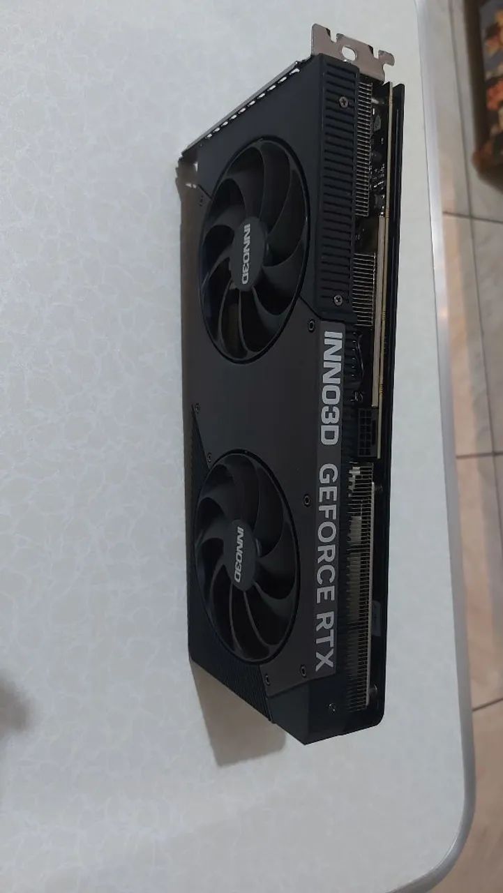 RTX 5070 INNO3D - Foto 2
